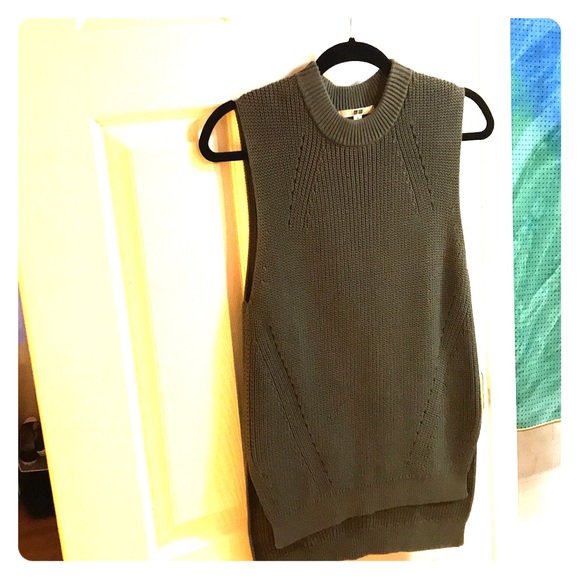 uniqlo sleeveless jumper